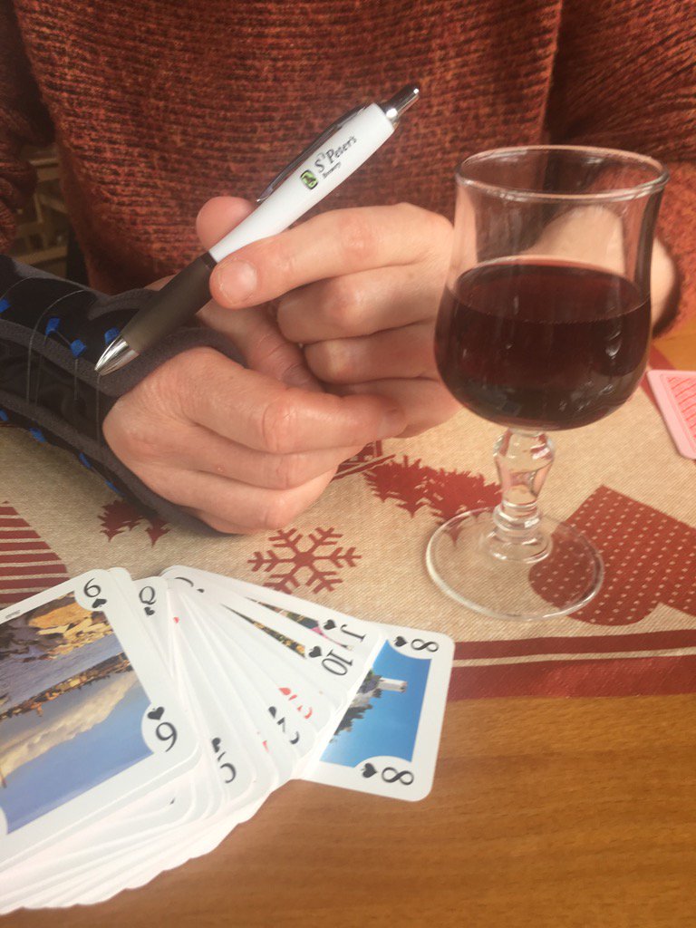 ⛷fall stops play 😕 thank goodness for <a href="/StPetersBrewery/">St. Peter's Brewery</a> pens to keep score at cards! #backontheslopestomorrow