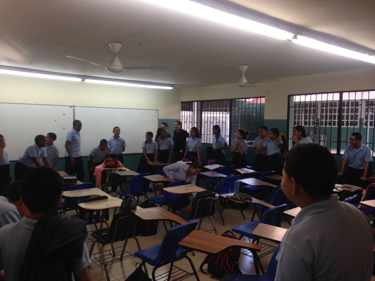 tareatuitera's tweet image. El D03 en plena acción con los estudiantes de 7mo grado del #InstitutoAmérica, hablando sobre el buen uso de las #RedesSociales e #internet