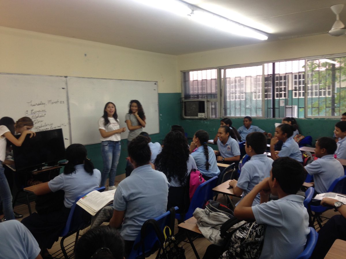 tareatuitera's tweet image. El D03 en plena acción con los estudiantes de 7mo grado del #InstitutoAmérica, hablando sobre el buen uso de las #RedesSociales e #internet