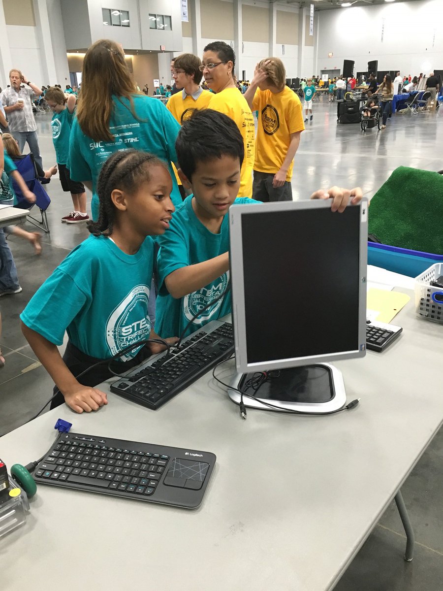 vbschools's tweet photo. VBCPS named one of nationβs top-10 digital districts. https://t.co/wH92M2XMo2 https://t.co/t9xF23KLgZ
