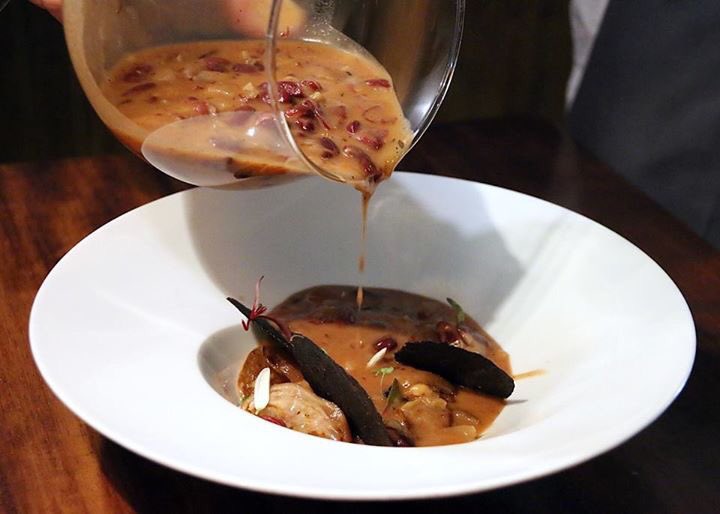 JaenGastronomco's tweet photo. ¡Hoy sí! Hoy el cuerpo nos pide un guiso como este que encontramos en la nueva carta de @LaEstacionUbeda: Morcilla, manitas y alubias rojas. https://t.co/uS9wSKOSqH