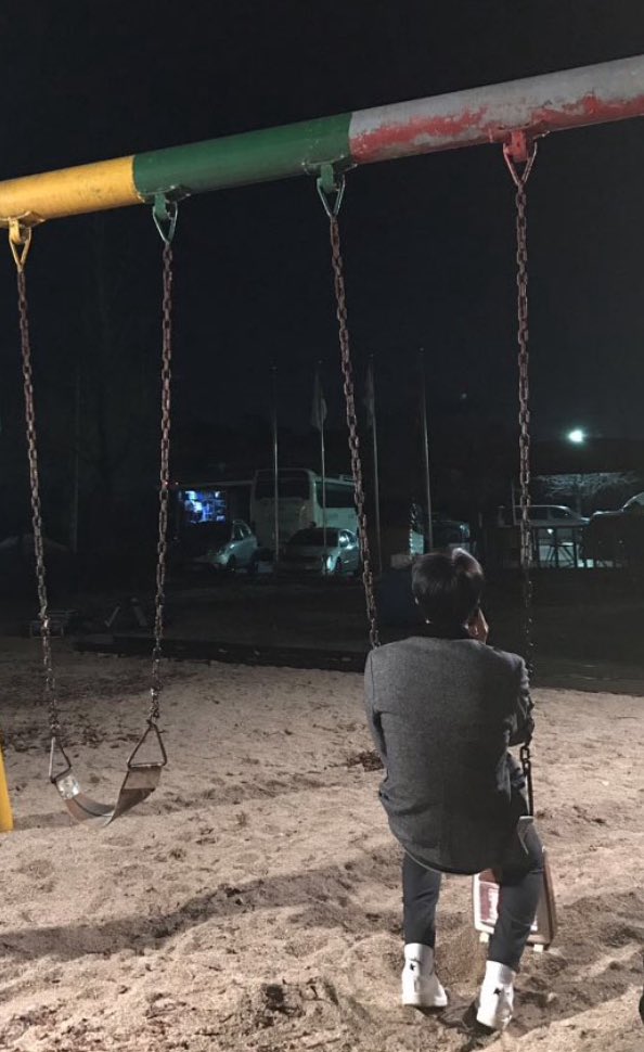 jonginpic's tweet photo. he looks like a boyfriend material even from the back ㅜㅜ https://t.co/1k1filkOw1