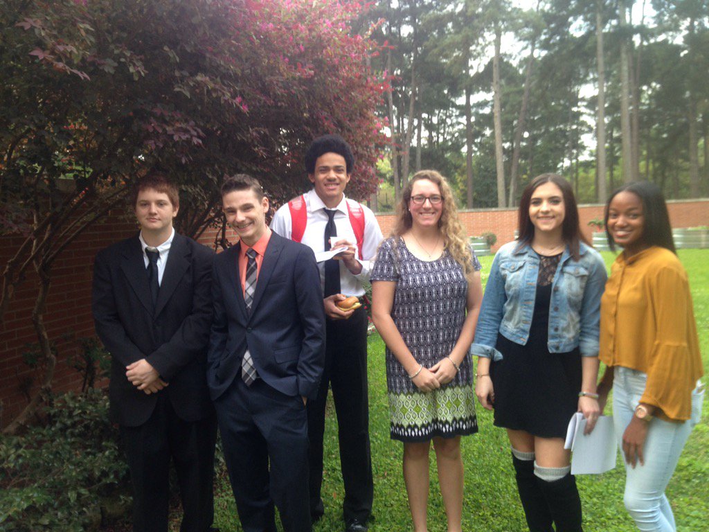 barbedou's tweet photo. Getting ready to present papers @CSHSGators #smartgators https://t.co/bRNPv0wr0v