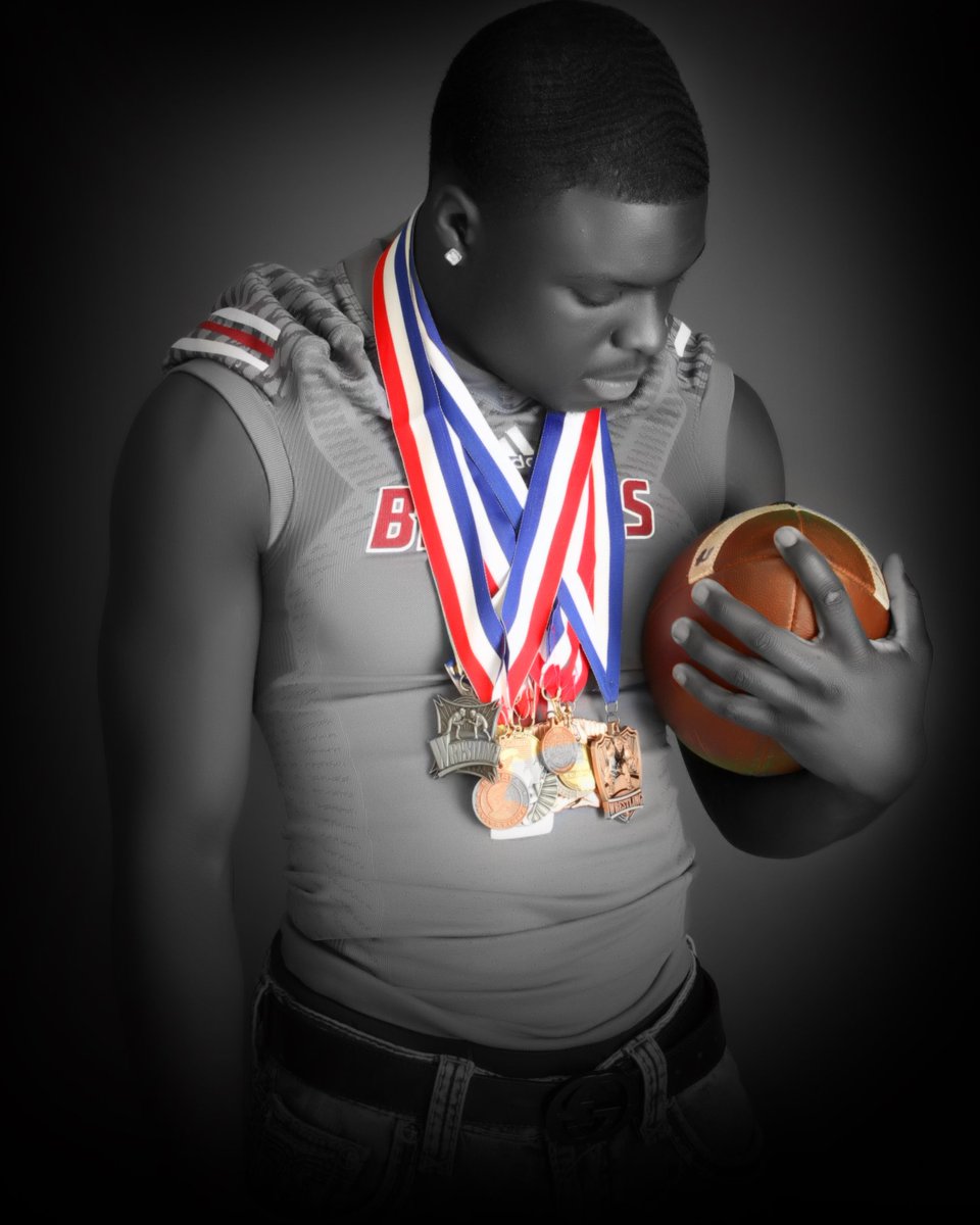 jacolbybrown7's tweet photo. Enjoying these highschool days #senior2K17 #Bigred4L https://t.co/CfkEsasG7S