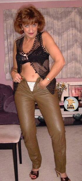 LadiesInLeather's tweet photo. #DMina #Leather #LeatherPants #LeatherTrousers #BrownLeather #TightLeather #LeatherAss #LeatherBum #TBThursday #LinL #LadiesInLeather https://t.co/oKxQeXd8HY