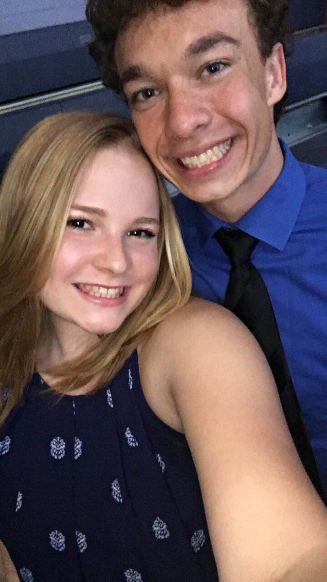 KaitlynKreipe's tweet photo. Varsity sports banquet 2017 🏊‍♀️🤽‍♀️ https://t.co/VfBn2zVXVq