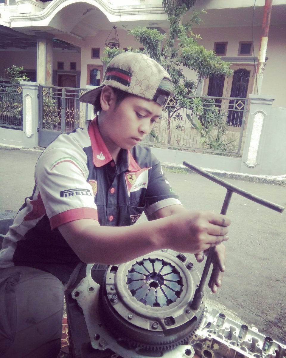 boniRidho's tweet photo. @Trans7OnTheSpot My hobby is my career ! This is my passion 🔧😎 #OTS7ILOVEMYJOB #wanitaindonesia https://t.co/J83doQywlk