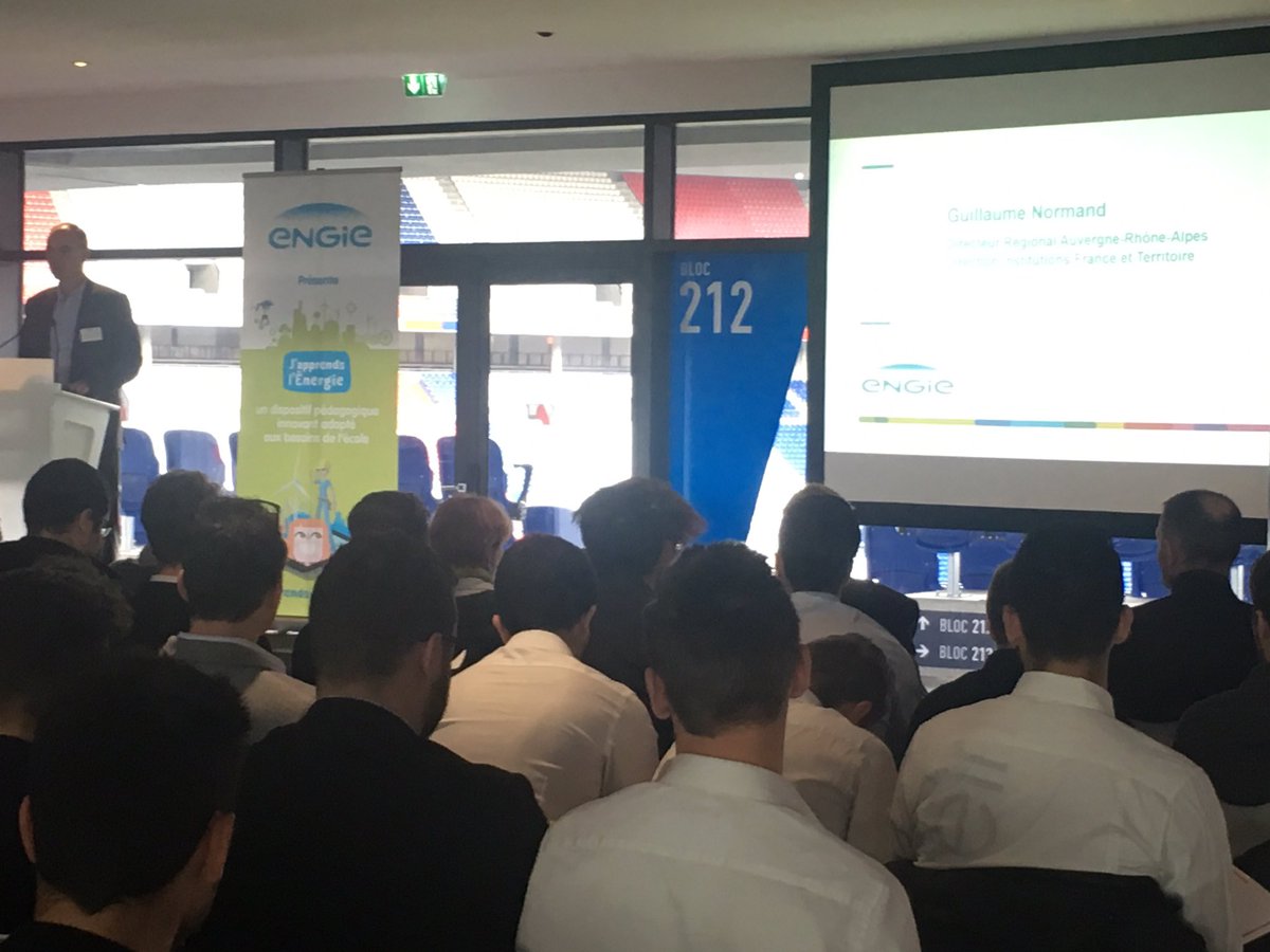 ApprendsEnergie's tweet photo. #LT: @gnormand23 Dir regionnal Auvergne Rhône-Alpes @ENGIEgroup souhaite la #bienvenue aux #eleves de l'@academielyon ! https://t.co/SZGGYFErtU