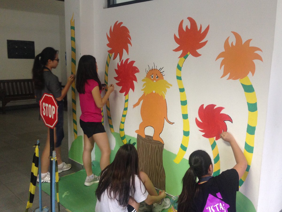 ChristineWiest's tweet photo. Dr. Seuss inspired murals coming to life.  #SISIndo https://t.co/CCAwJnDp1S