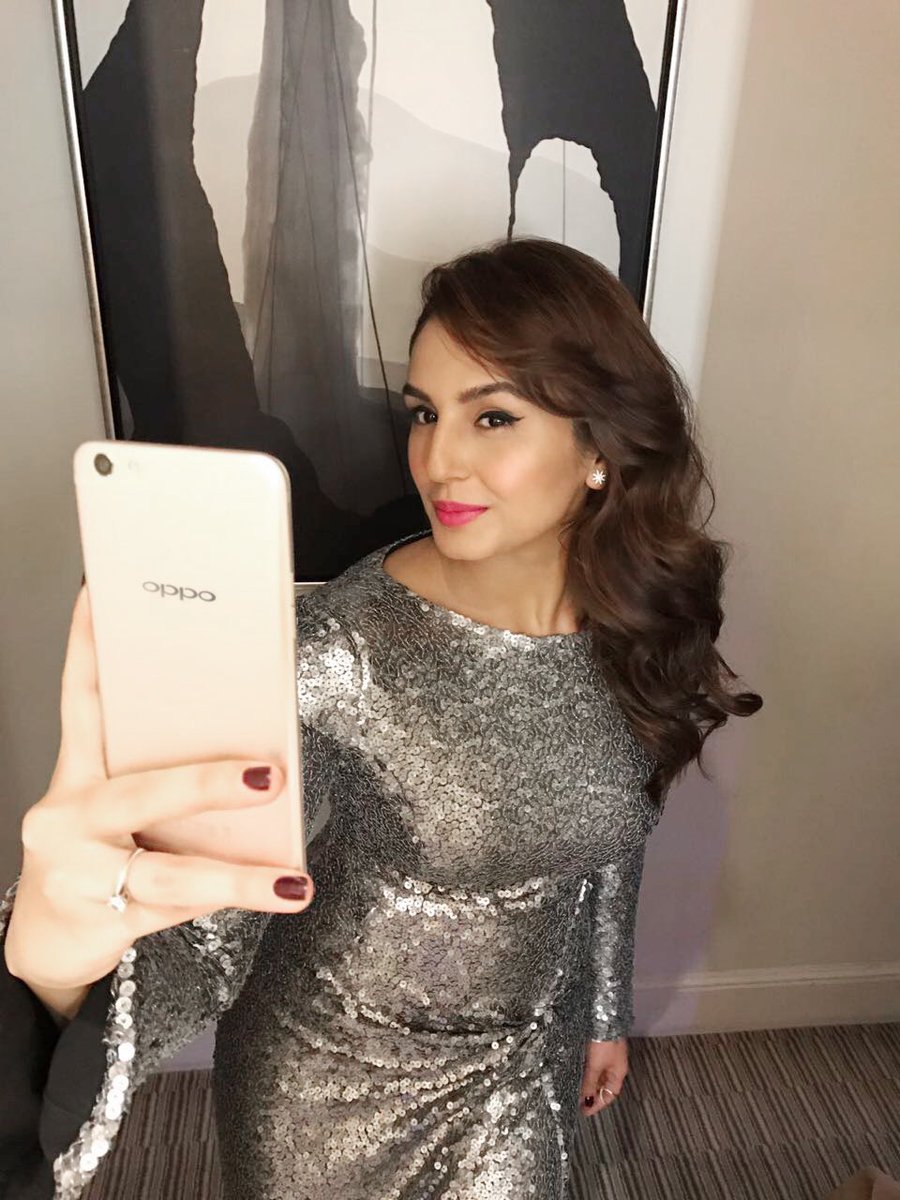 BW_Bombshells's tweet photo. humasqureshi: The future’s being written today with the arrival of #OPPOF3Plus- the brand new… https://t.co/oXUuKTs9QE #BollywoodBombshells https://t.co/3dvijqqoVa