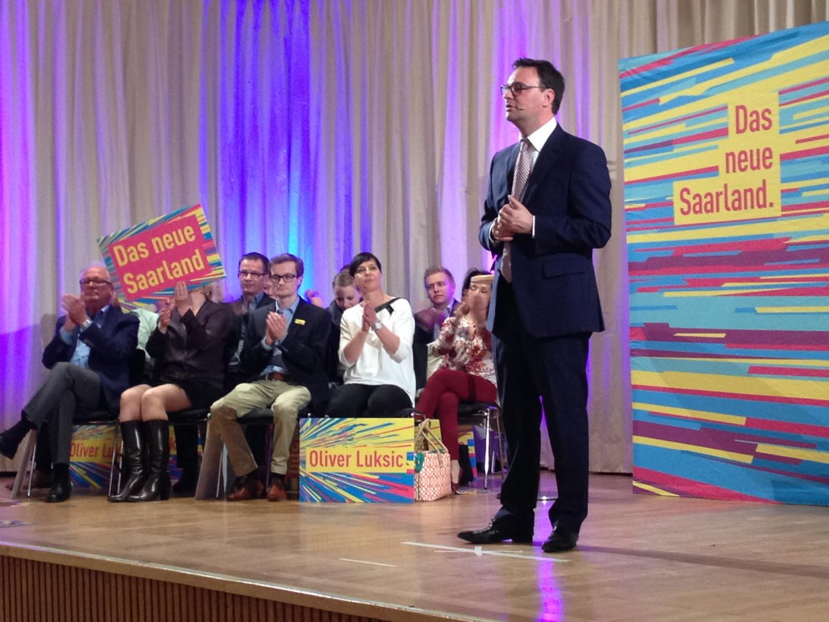 ZDFsaarland's tweet photo. 800€ mehr Rente versprechen - "das ist DDR light"; "Linksaußen ist nicht gut für unser Land" @OlliLuksic @FDP_Saar https://t.co/sH4FmCXhJu