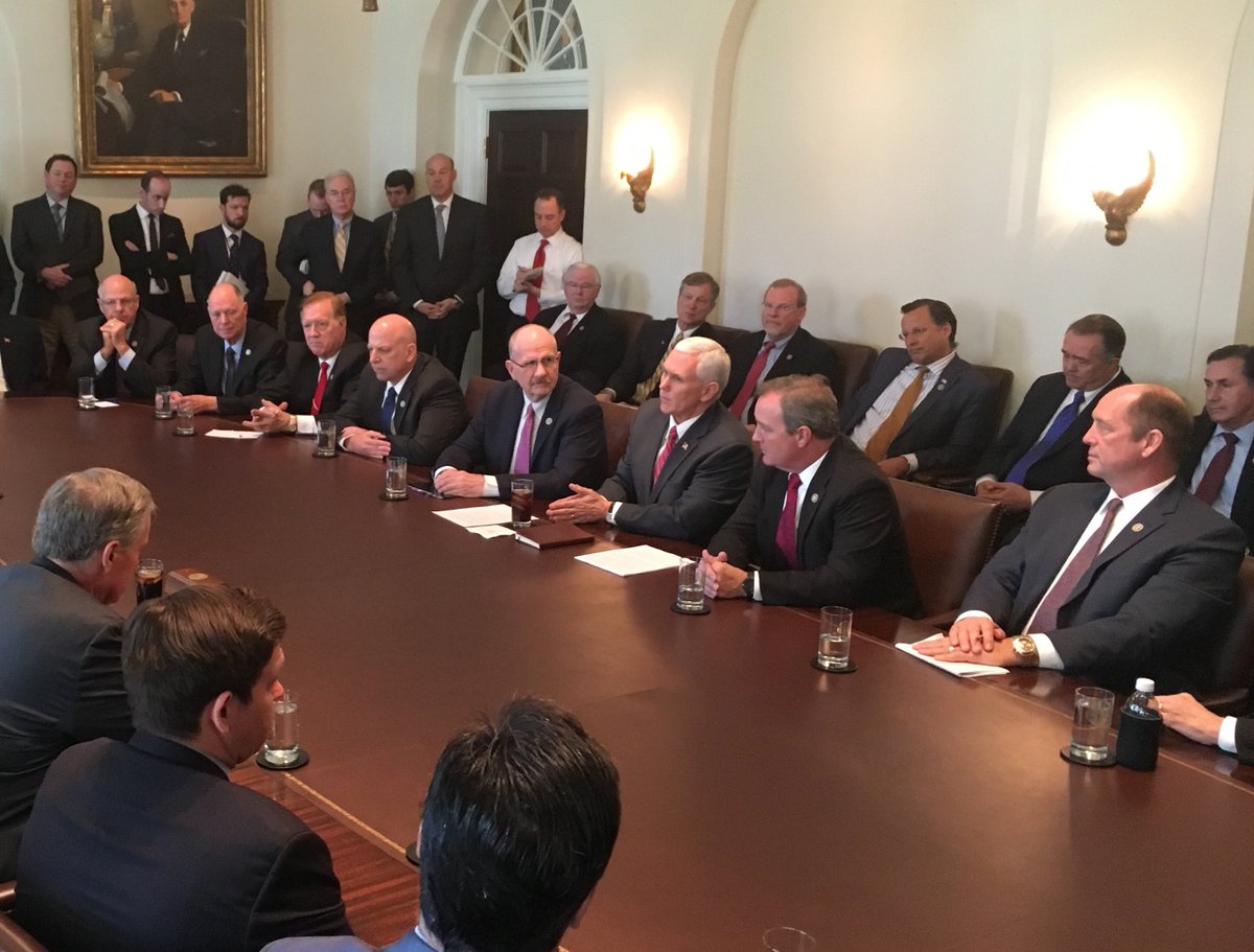 ¿Qué falta en esta foto donde los políticos norteamericanos toman decisiones sobre el futuro de la salud de las mujeres?