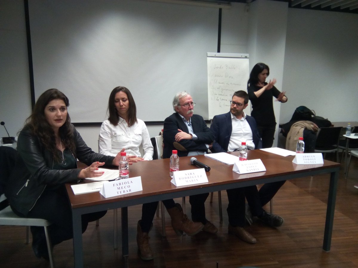 Podem_'s tweet photo. "Estos #PodemDebats son espacios de encuentro y de pensamiento, reflexión y libertad y así abordamos la #EconomíaColaborativa" @FabiolaMeco https://t.co/QxLuiQUFkY