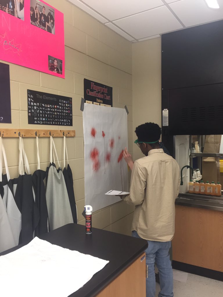 CoachScholle's tweet photo. OE Forensics analyzing blood spatter patterns #science https://t.co/QBQm7kE3Nc