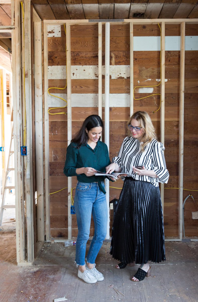 java_121's tweet photo. #CalClosets #Austin creative director shares 6 tips for a well-organized work space with @camillestyles. https://t.co/j9h56KImNJ #CCcollab https://t.co/ze56sUM4Ka