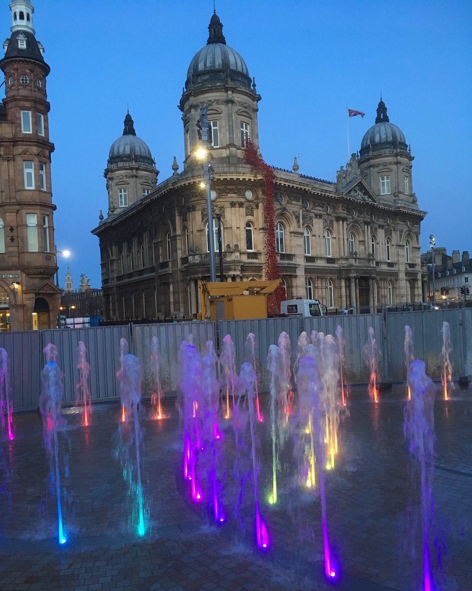 DaveHarrisonGo's tweet photo. I've just caught my first glimpse of the new fountains in Queen Victoria Square. I'm impressed #hull #cityofculture https://t.co/ArDCATyo5A