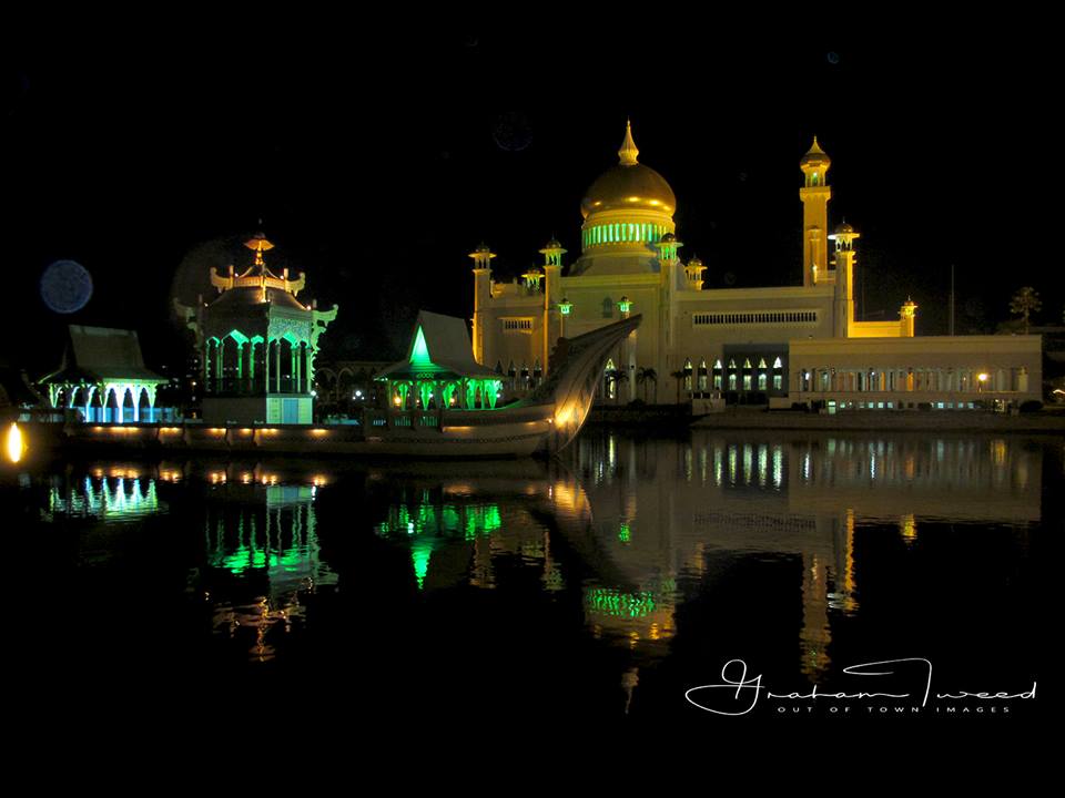 Our hand made English Copper kettles have been hand delivered to The Sultan Of Brunei. richmondkettlecompany.com #CopperKettle #Tea #Brunei