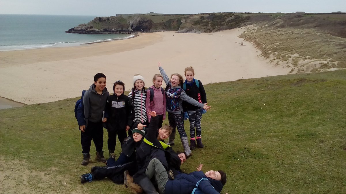 stackpole2017's tweet image. The Blennies spent the morning orienteering along the beautiful Pembrokeshire coast. Their reward - hot chocolate on the beach! ☕