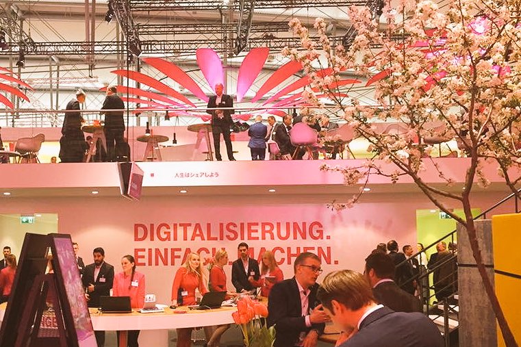 futureworks2017's tweet image. Digitaler Frühling bei der @Telekom auf der #CEBIT. Digitalisierung einfach machen!