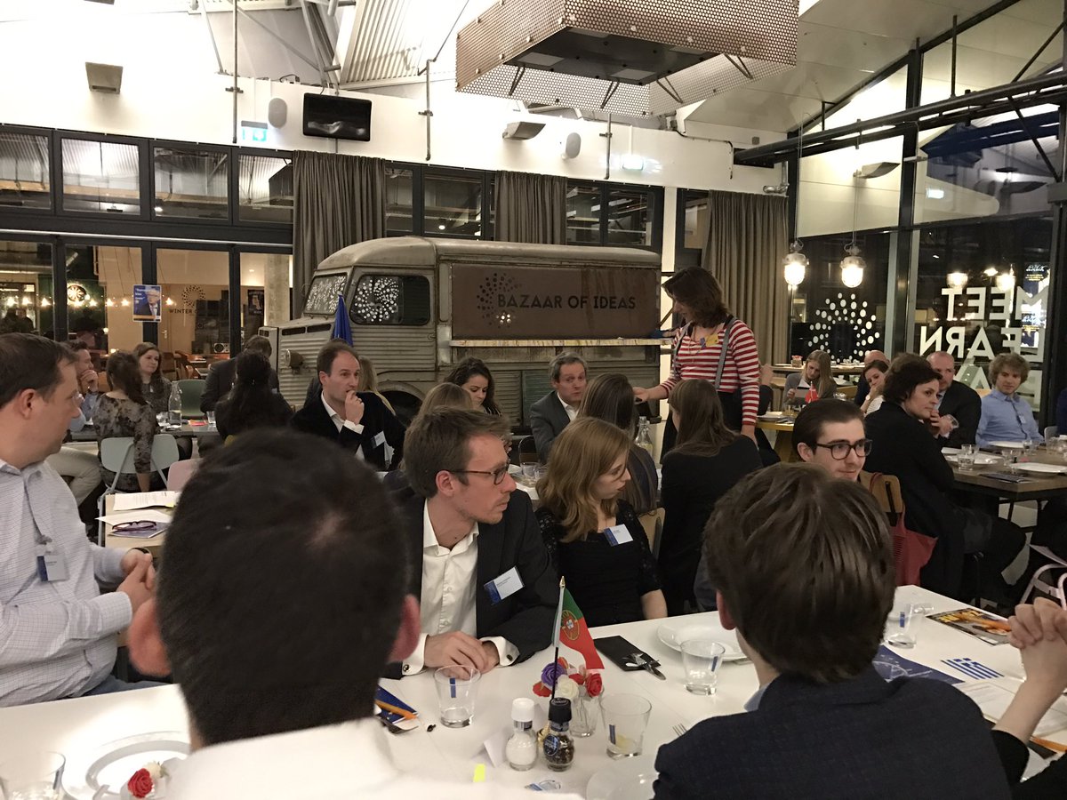 "Het is moeilijk om een standpunt in te nemen dat niet van jou is" als reactie op het dialoog. #DGE