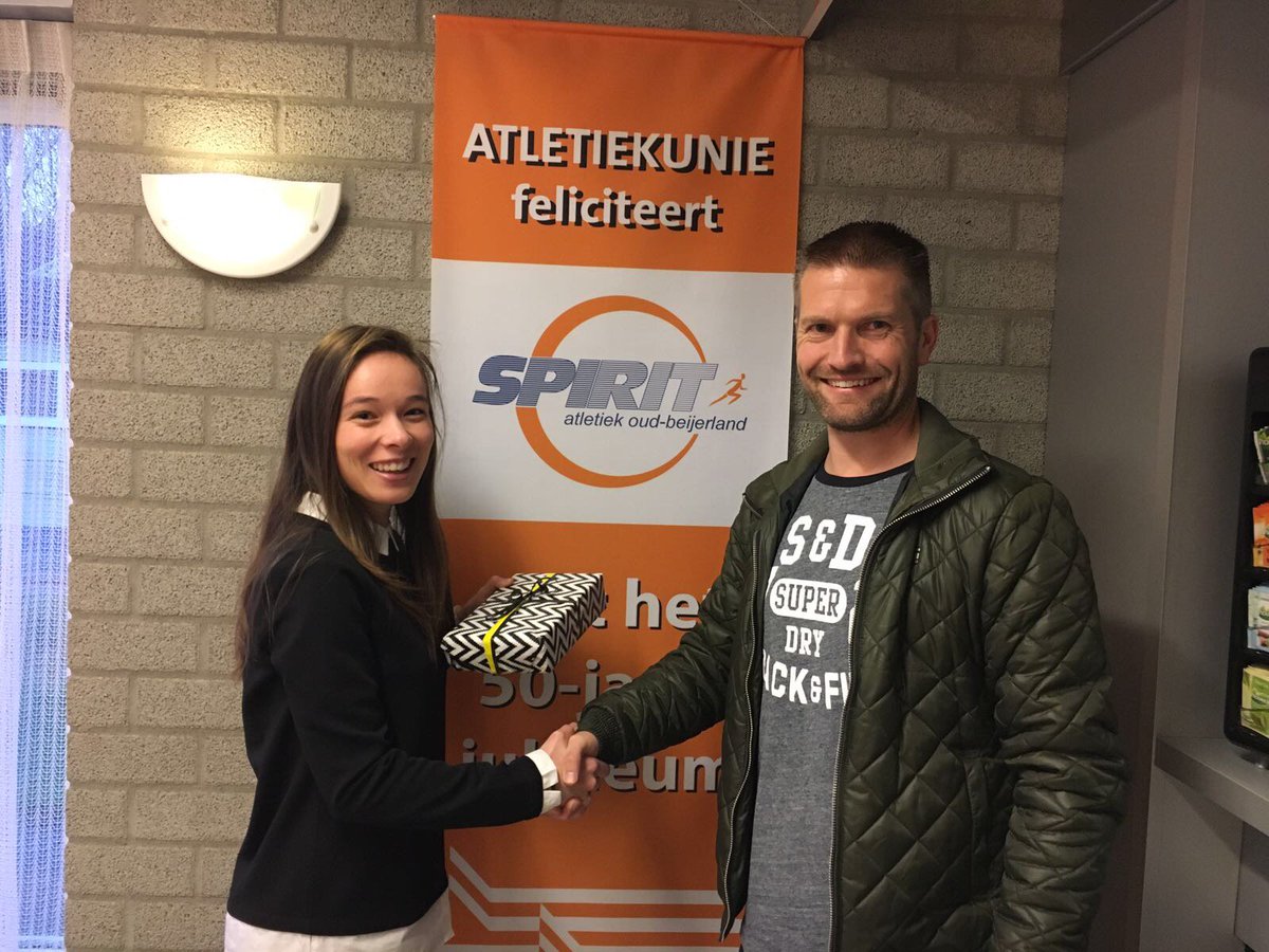 Vanavond hebben wij op <a href="/AVSpiritOBL/">AV Spirit OBL</a> de iPad overhandigd aan de winnaar van Cashless Februari-actie: Ben van der Pols. Veel plezier ermee!