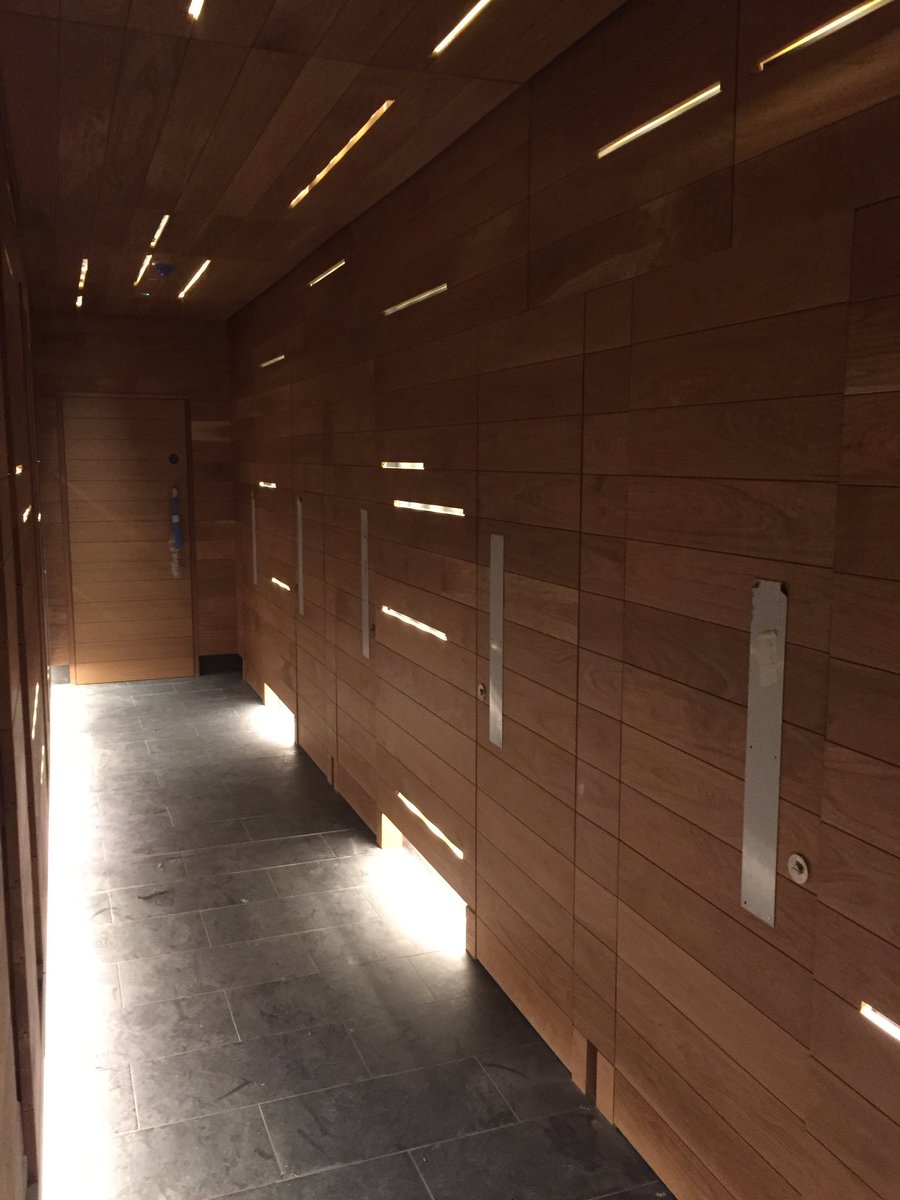 BattyJoinery's tweet photo. @BattyJoinery more photos of the Oak panelling corridor 📍#victorialondon https://t.co/flXowRTafZ