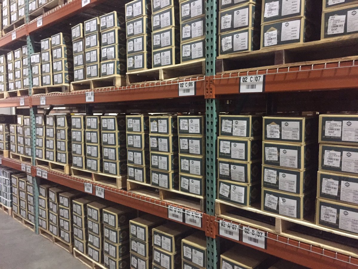 lindstrom_llc's tweet photo. Inch thread forming screws ready to ship, call your rep today #byanymeasure https://t.co/Q8WdTbgLH5