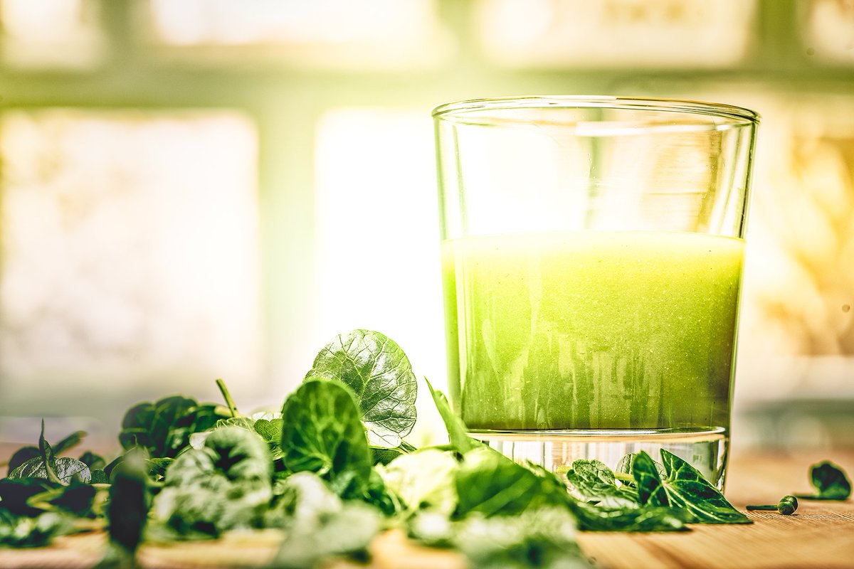 cookionista's tweet photo. Rezept gegen #Frühjahrsmüdigkeit: 
#Wildkräuter-#Smoothie mit #Scharbockskraut &amp; Ananas. https://t.co/kxDt7BtKBM #lecker #gesund https://t.co/H3Mixu8gQa