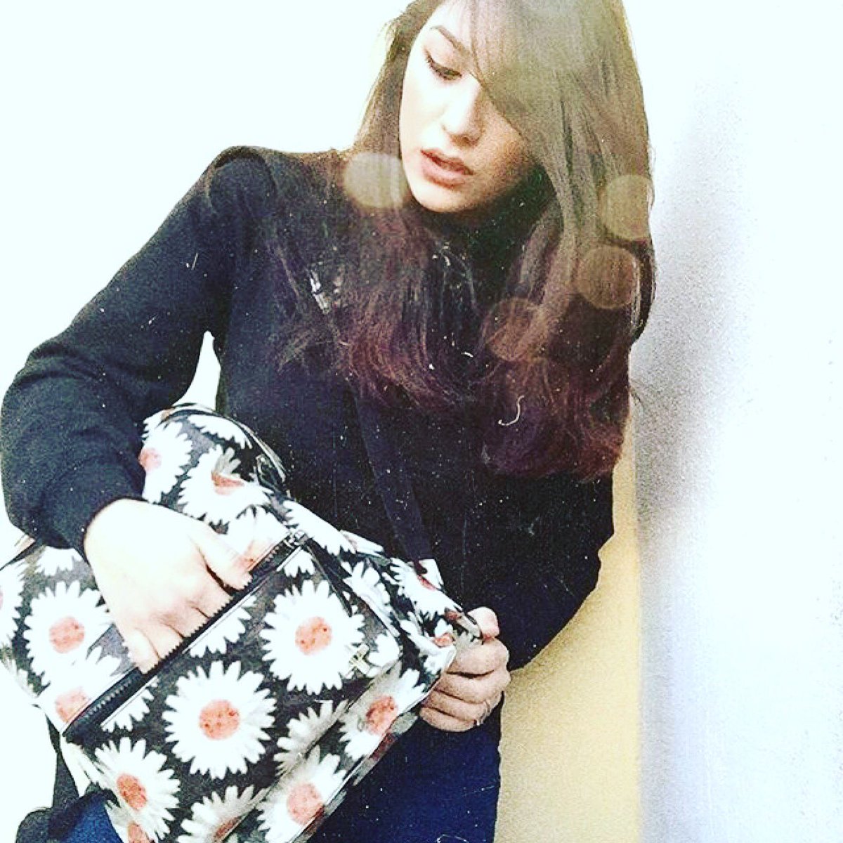 sideplusreal's tweet photo. Repost @roberta.holl
•D A I S I E S• with my #sideplus #backbag #accessories #music #friend https://t.co/bAvoKJI9Ku https://t.co/8c7rIJKdVC