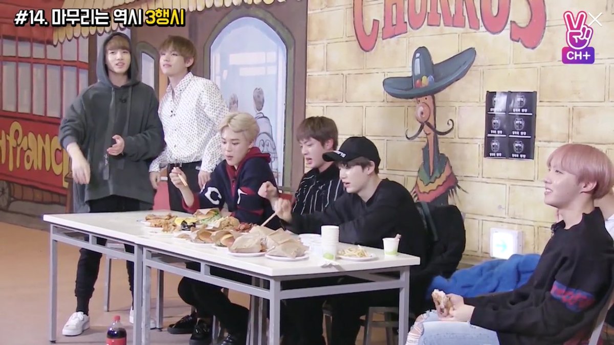 kthjjg's tweet photo. why do they like standing while the rest are sitting https://t.co/8UcriWPQMv