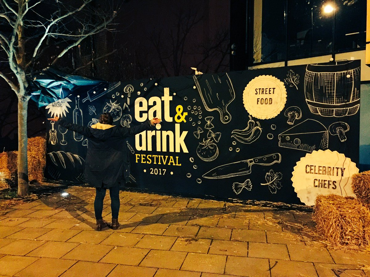 ninacornwall's tweet photo. The amazing &amp; talented @miawarner in front of our 7m chalkboard epic draw for @Eat_Drink_Fest at @olympia_london #lettering #signwriting https://t.co/j3RzYKNLMD