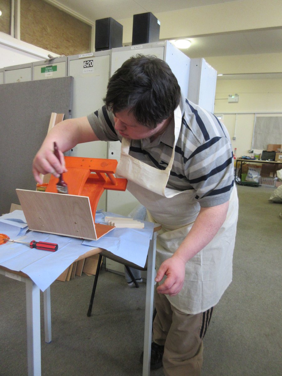 EastHullComFarm's tweet photo. All of our students are making bird feeding stations at the moment in a wide variety of lovely colours https://t.co/IcLTMnJVf0