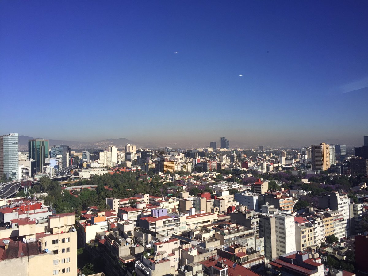 minichio07's tweet photo. Que triste!! Asi o mas contaminación y apenas empieza el dia 😢 https://t.co/nCQlHUDfVC