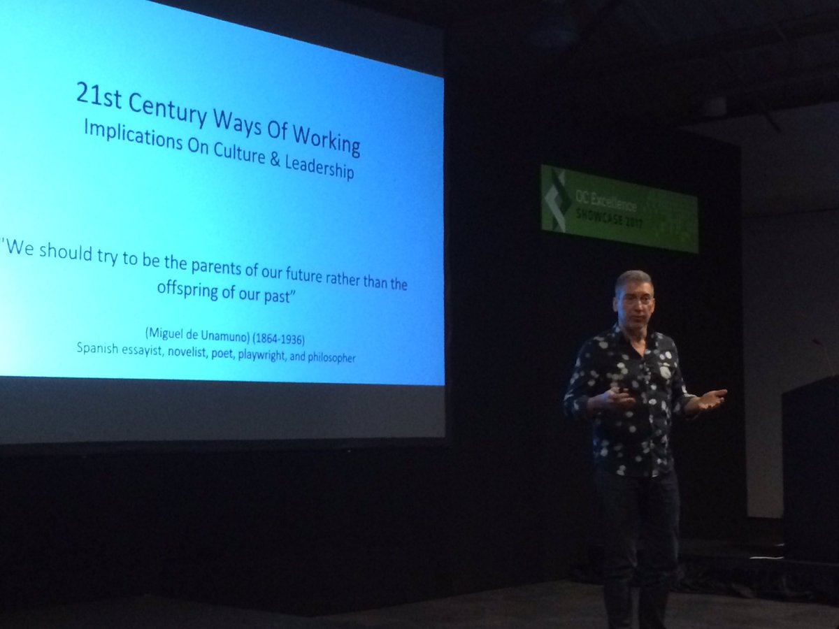 ConnollyCeri's tweet photo. #OCEX17 Gareth Lloyd providing real food for thought on modern ways of working https://t.co/p7FK0ham6F