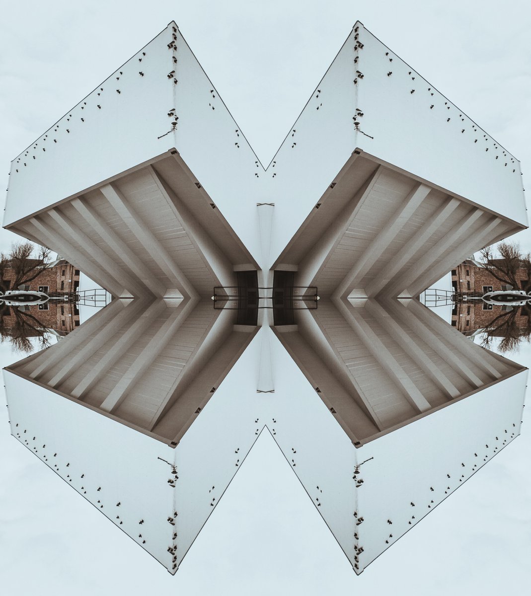 KomkovSergej's tweet photo. DAILY - Abstract symmetry at Hull University @hulluniphoto @Hullstudent @HullUniCareers @artistsofhull @IGersHull @onehullofacity https://t.co/lIOj2psl6O