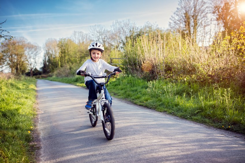RouteZerotracas's tweet image. Vous avez prévu une balade à #vélo avec votre enfant ? N’oubliez pas son #casque ! Il est maintenant obligatoire. zerotracas.mma/news/173168/le…