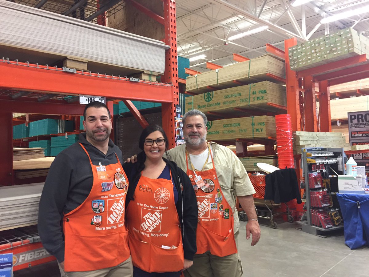 AtortoriceHD's tweet photo. Recruiting with ISM Steve Gargano at store 6981 Mundelein along with DH of millwork Beth https://t.co/khwHoVtIon