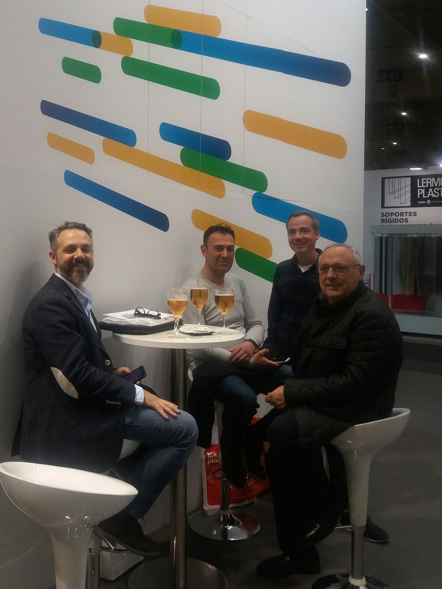 HeidelbergSpain's tweet photo. @fernandogilsa al completo en #Graphispag2017 #smartprintshop #hspvgraphispah2017 https://t.co/Iv2T9hEQbh