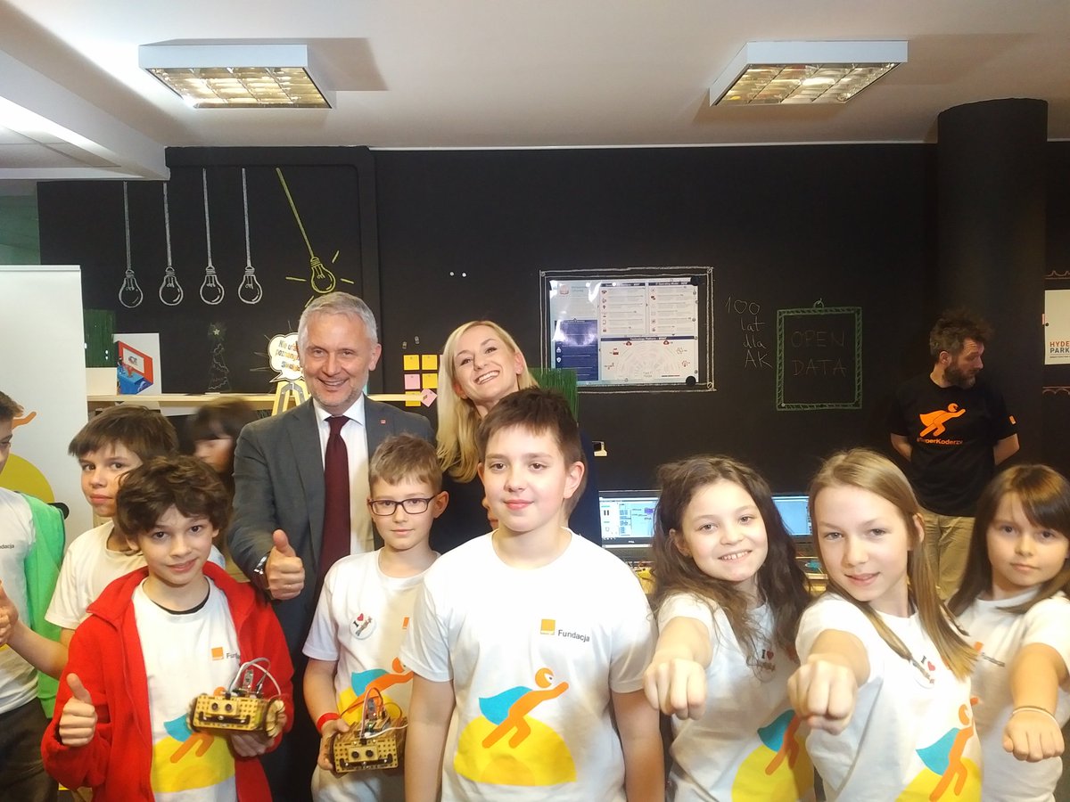 Ge_Pellissier's tweet image. With #superkoderzy #supercoders in Warsaw at @MC_GOV_PL - thanks to @fundacjaorange &amp;amp; @Orange_Polska for real, continued engagement!