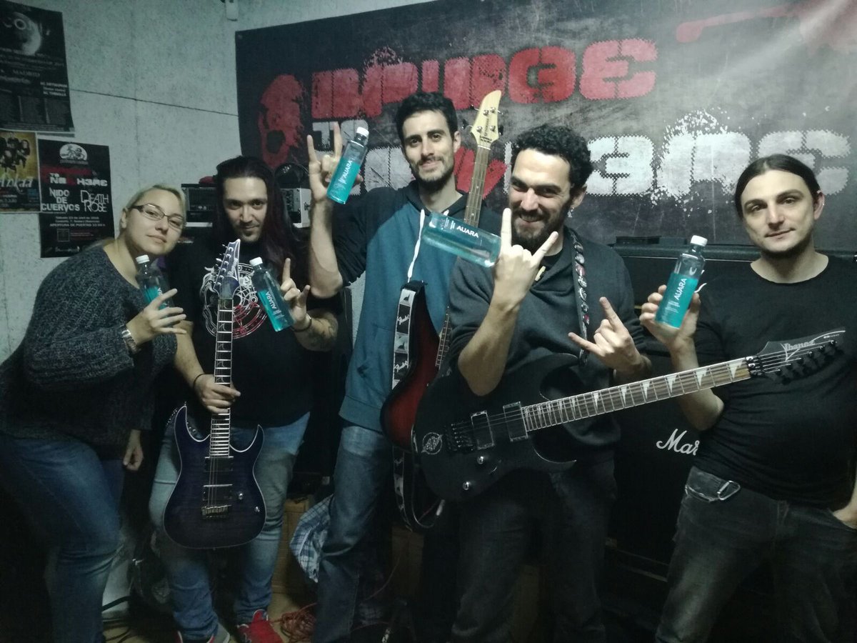 btn_metal's tweet photo. @btn_metal joined the challenge of #DiaMundialDelAgua by @AUARA_H2O  \m/  #tubebesotrosbeben https://t.co/bawEhd9Znf