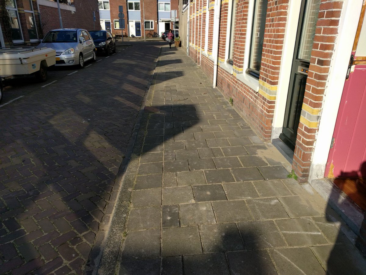 Beste <a href="/liander/">Liander</a>, zie hier de before en after van uw werkzaamheden in <a href="/gemeentehaarlem/">Gemeente Haarlem</a> . Kleuren verwisseld, tegels stuk getrild en meer......