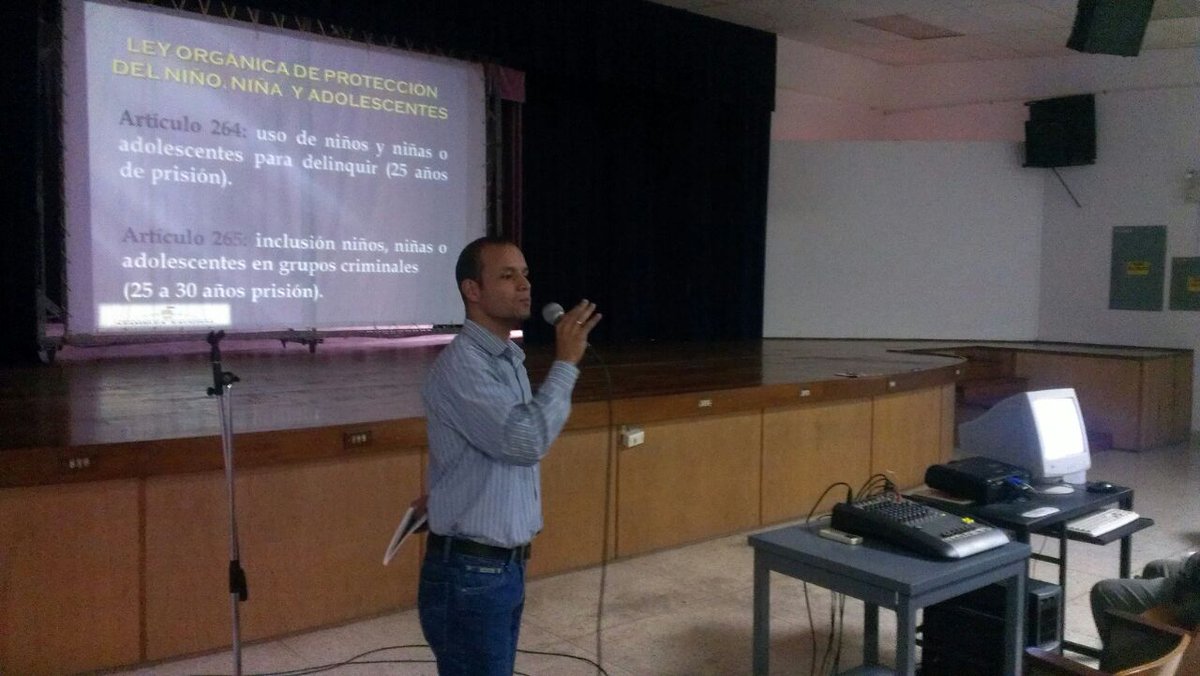AsambleaVE's tweet photo. Dir. de Inf. Legislativa AN y #CPFamilia, inician Jornada de Divulgación de la LOPNNA para alumnos y profesores del Colegio Teresiano. https://t.co/yUyauRIO1l
