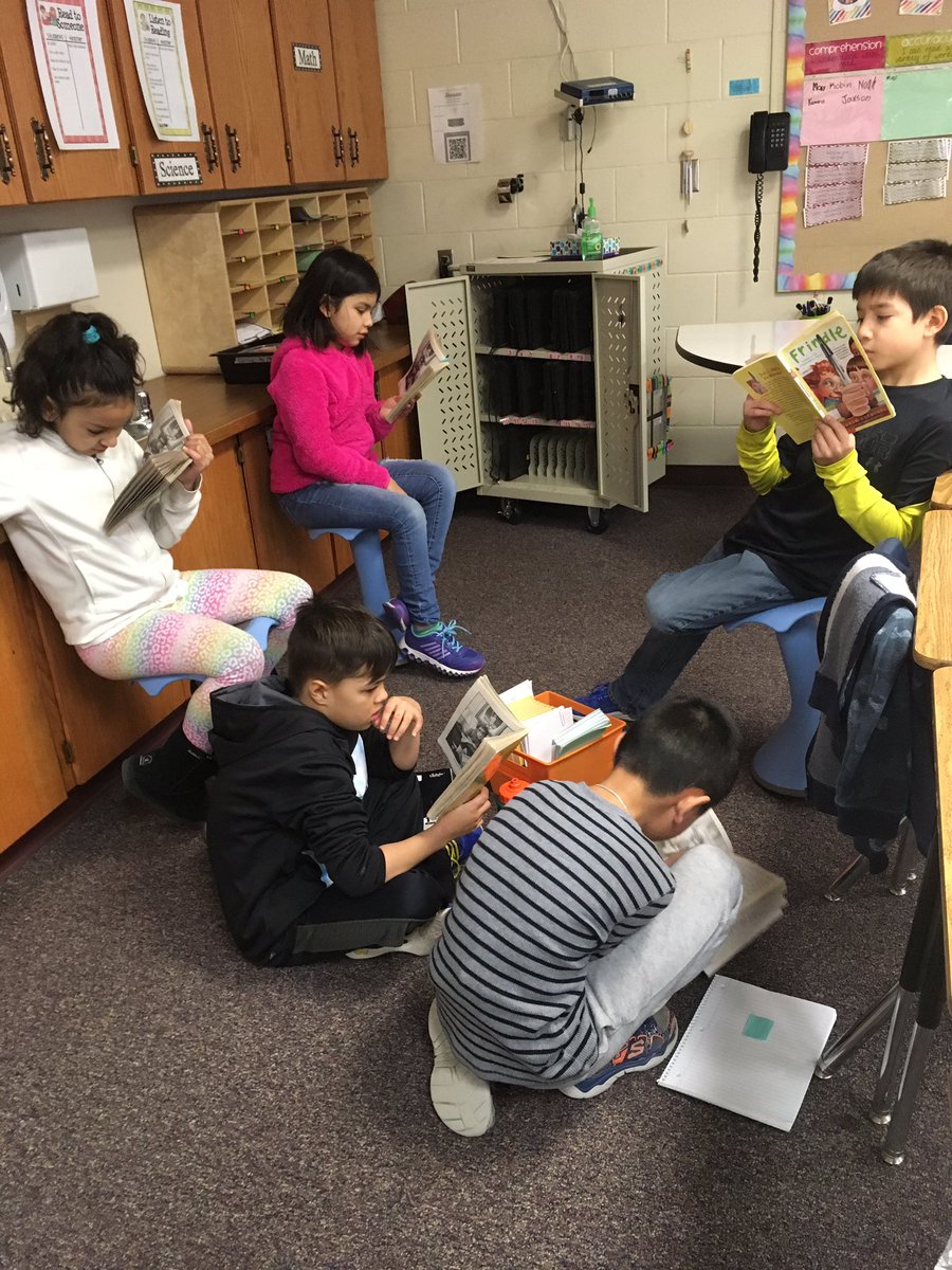 MsDarling3's tweet photo. Enjoying our love for reading with our literature circles/book clubs! #MsDs3s https://t.co/uoLzYIWZfs
