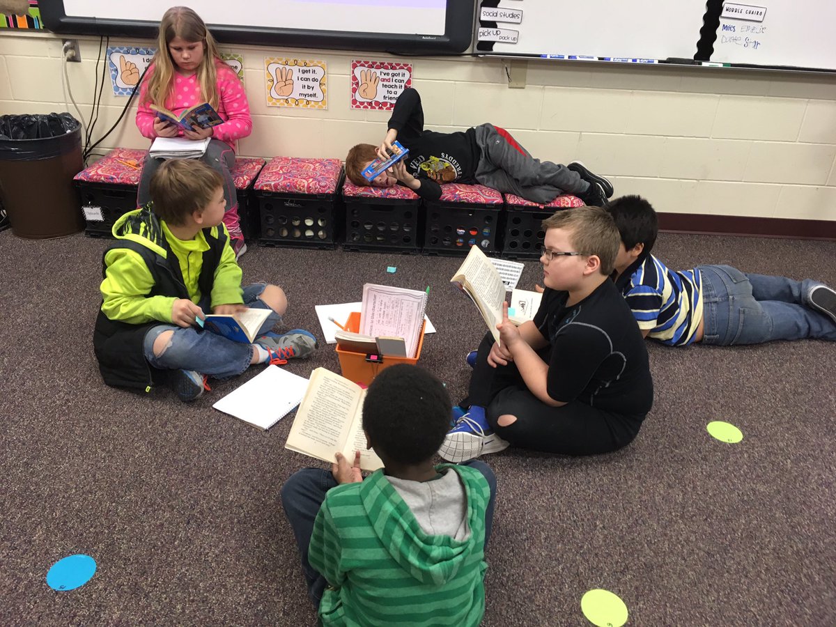 MsDarling3's tweet photo. Enjoying our love for reading with our literature circles/book clubs! #MsDs3s https://t.co/uoLzYIWZfs