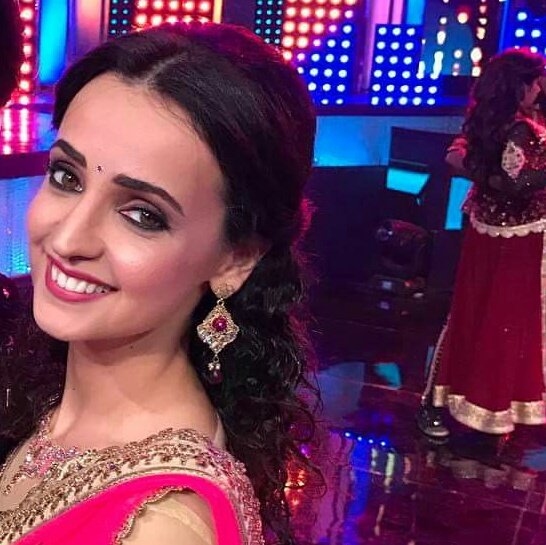 meera045's tweet photo. WOWW looking Fabulous 😍😍
  #NachBaliye8  #SanayaIrani https://t.co/pp6kgX3ZVJ