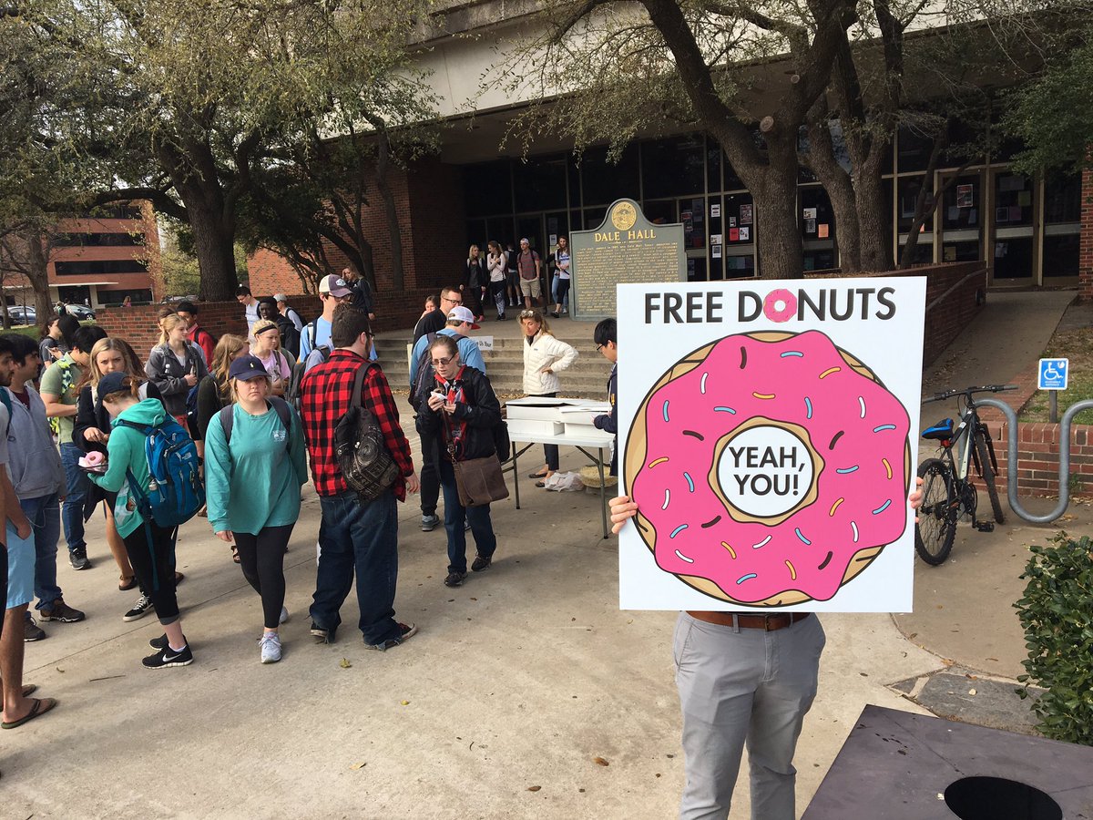 ourescolleges's tweet image. Get free donuts after you answer three quick questions for @OUFastFeedback about the #OUResColleges! We're outside of Dale Hall. 🍩🍩🍩