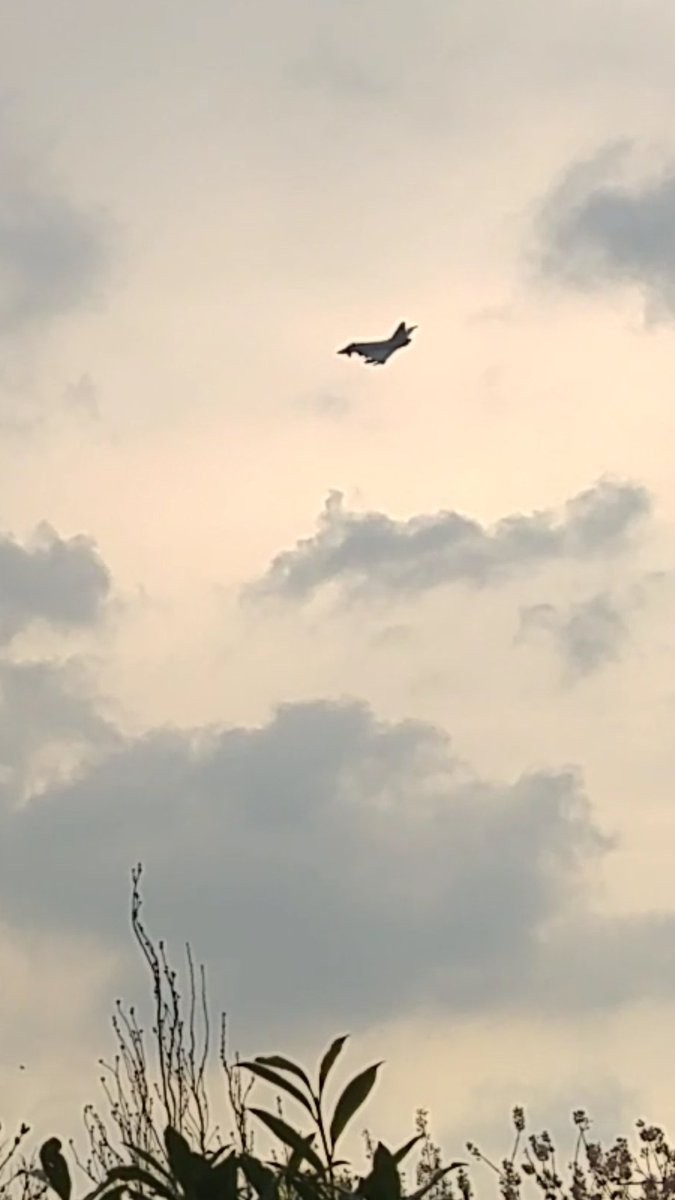stapleton2002's tweet image. 2 fighter jets just landed at RAF Northolt @BBCNews