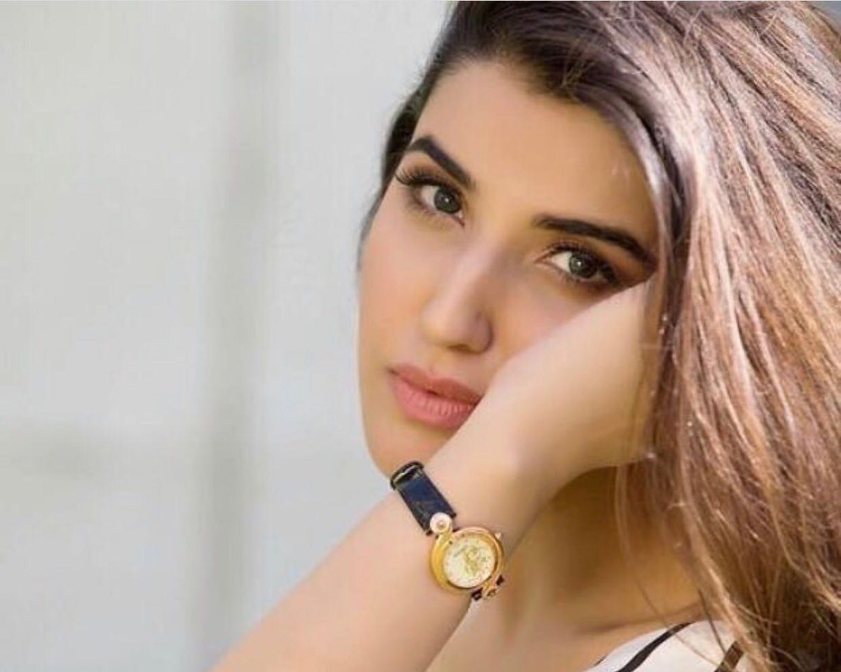 bushrasheikh86's tweet photo. Actress @hareemfarooq's latest shoot for the #balmainwatches by @movements_pk #HareemFarooq #balmain #movementspk @sonrajpakistan #bsheikh https://t.co/WahDObNeEg