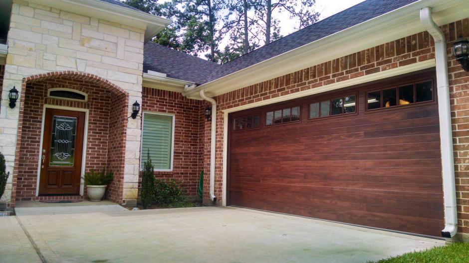 TopNotchGarage's tweet photo. Inquire on our wood accent garage doors to match your wood front door #TopNotchGarageDoor #GarageDoors #GarageOpeners #WoodAccent #Upgrade https://t.co/2iI2S13MK1