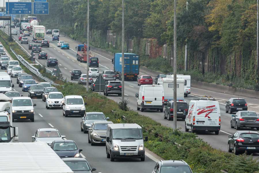ADAC Staubilanz 2016: 419.000 Stunden standen Autofahrer im Stau. bit.ly/staubilanz #news #adac #stau #auto